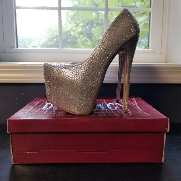 Delicacy High-25 Heels - Picture 4 of 9